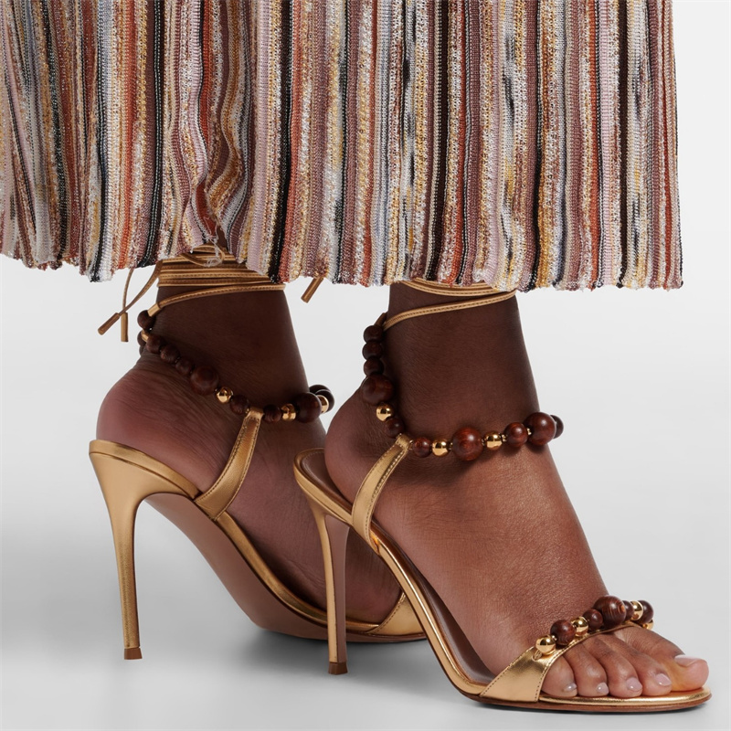 Sandalias Retro de Lujo en Cue - Metallic Heel Sandal reseña y precio